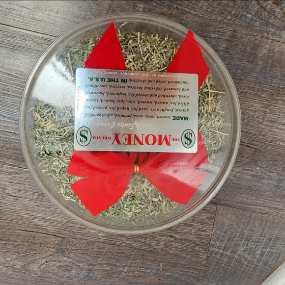 Money Wreath - Picture 4 of 7